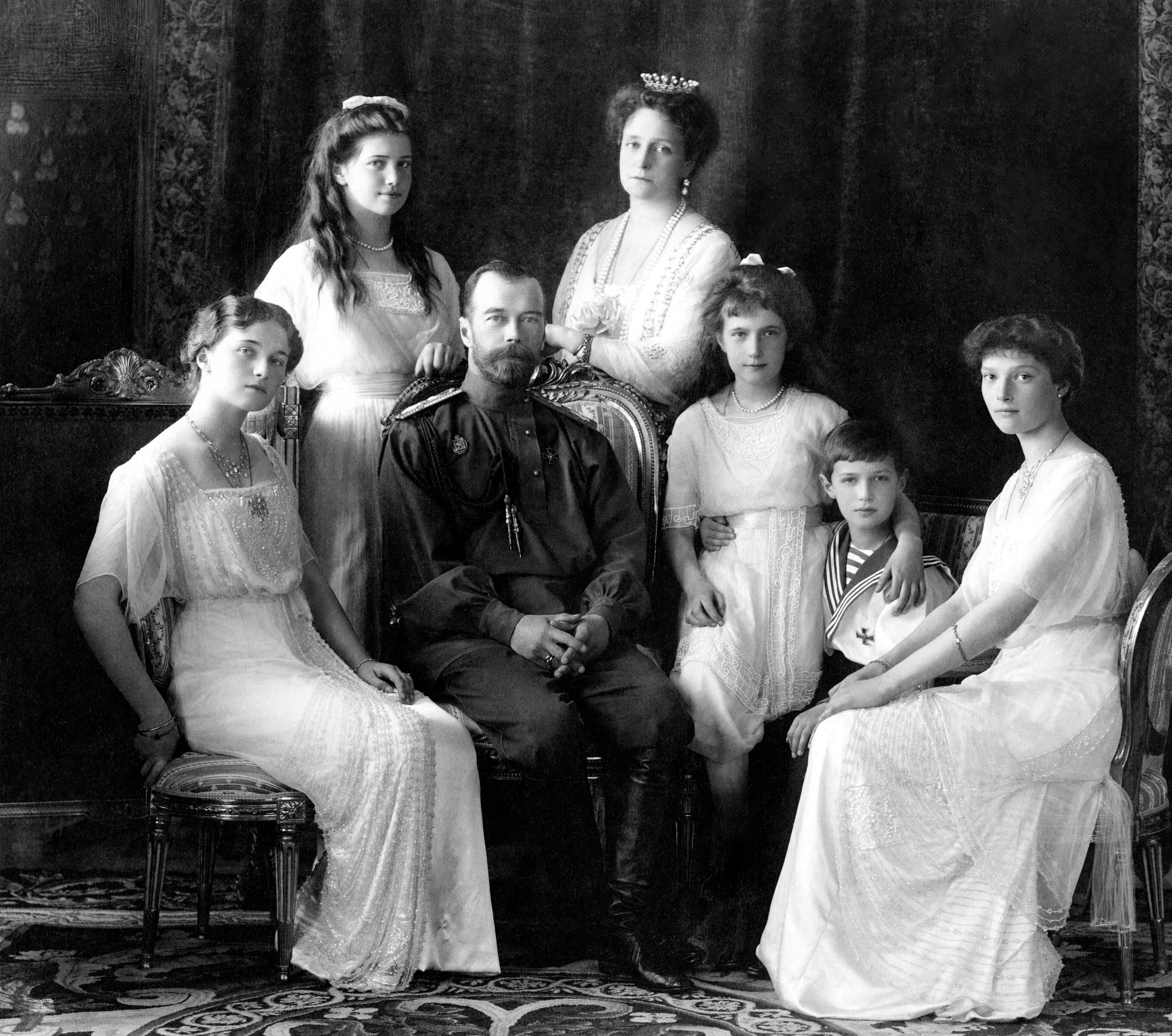 Russian_Imperial_Family_1913.jpg